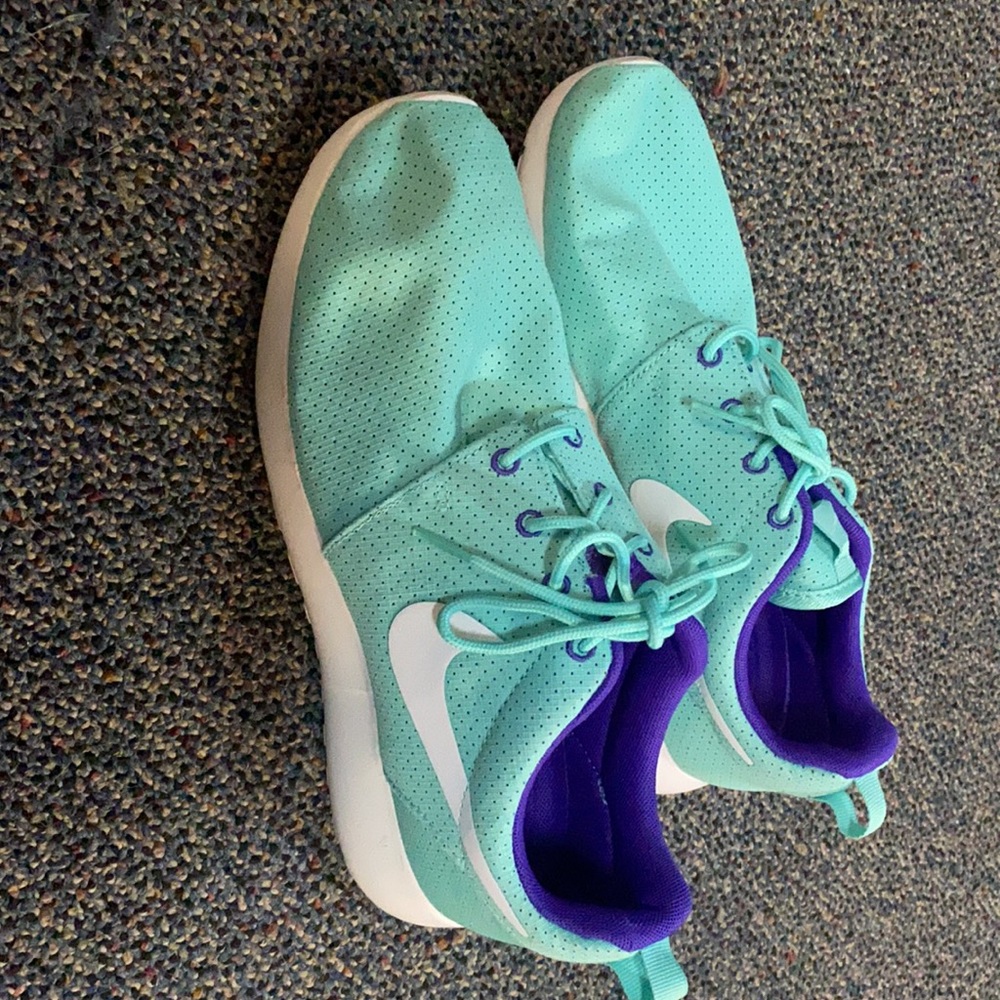 Roshe Runs Nike Sneakers - Picture 2 of 4